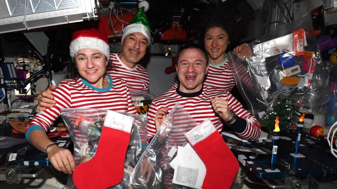 Astronauts in space thus celebrate Christmas and other holidays