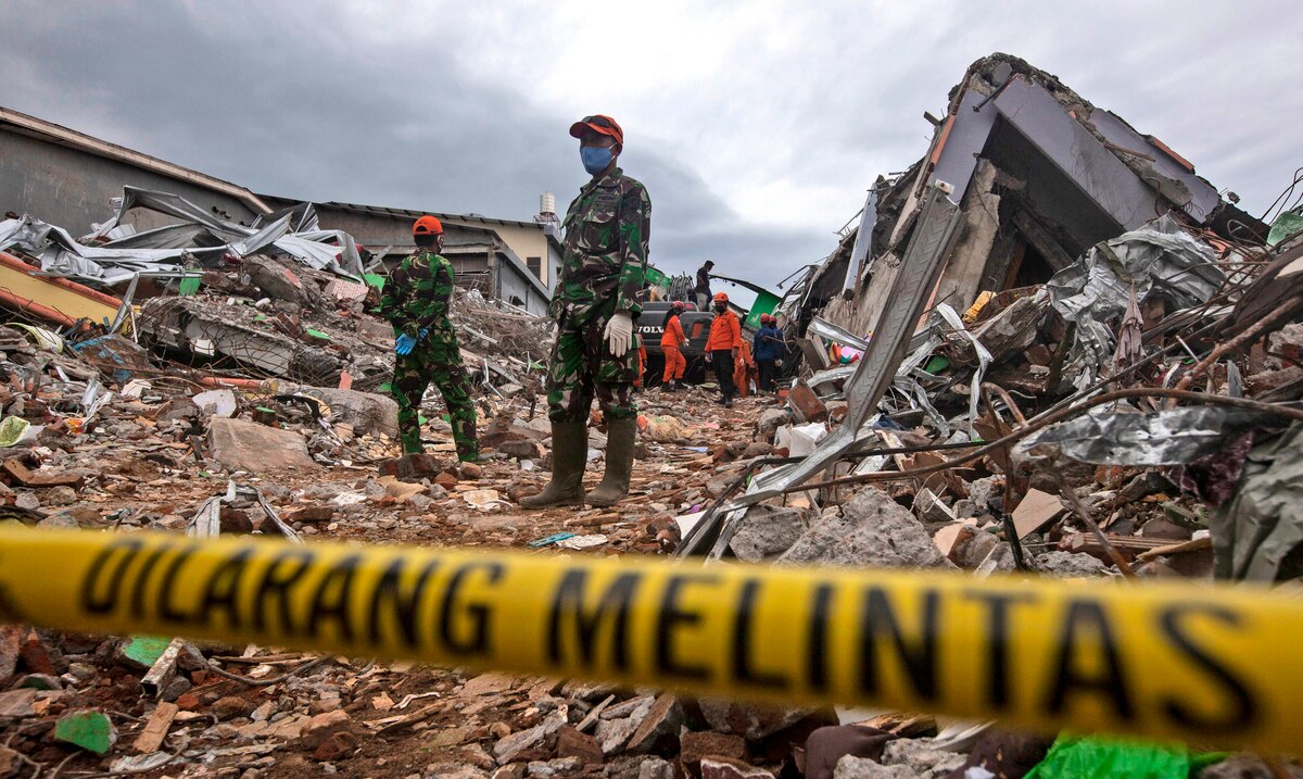 A magnitude 6.2 earthquake in Indonesia kills at least 46
