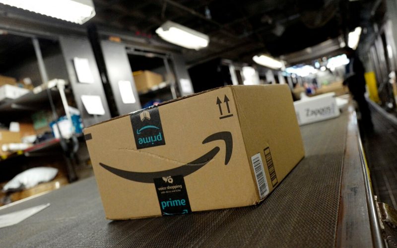 Amazon buys 11 aircraft to increase its cargo capacity