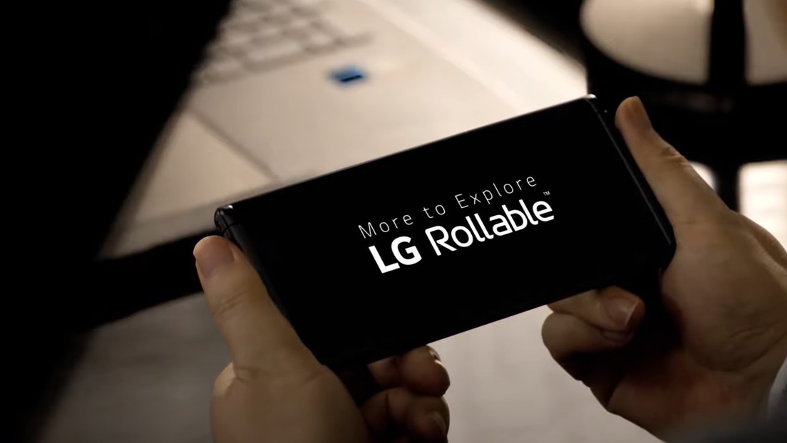 Video: LG shows pictures of its first ‘smartphone’ with a roll-up screen