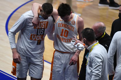Fulkerson was brought back by his teammates after the aggression of Omar Payne (Christopher Hanwinkel - USA Today Sport)