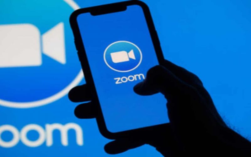 Hackers have discovered a flaw in the zoom that compromises your information