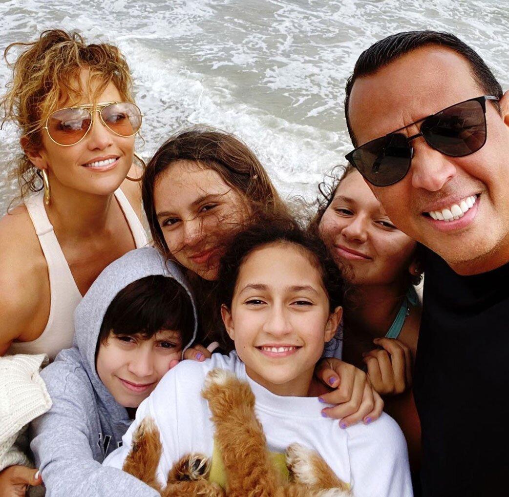 Alex Rodriguez raises controversy with his latest networking picture: A message to JLo?