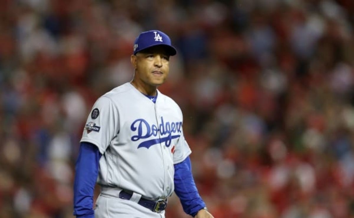 Dodgers signed by Dave Roberts vs. Albert Pujols
