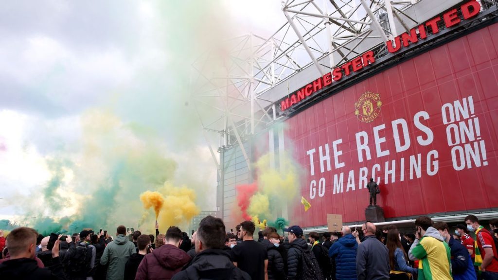 Manchester United fans invade Old Trafford in protest ...