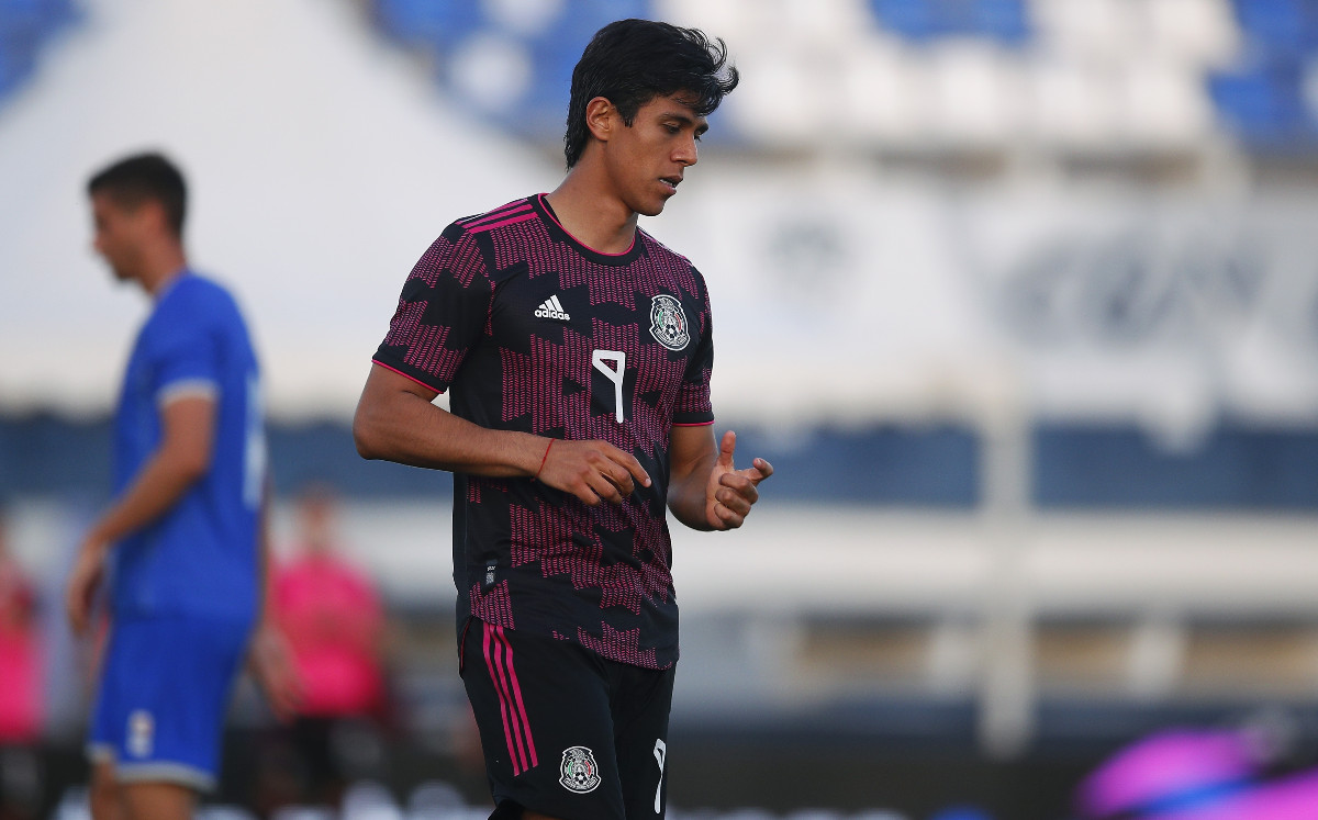 Bye Tokyo?  JJ Macias was torn and left out of the Mexican national team