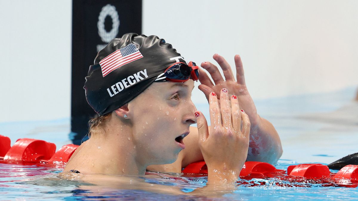 Ariarn Ditmus defeats Katie Ledecky, who did not win a medal in the 200 freestyle
