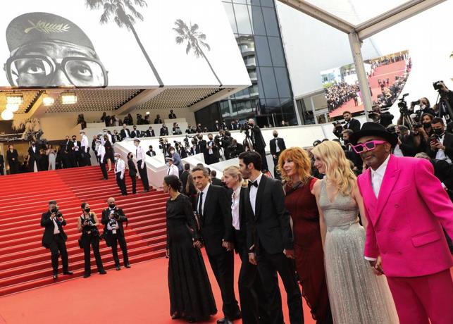 Cannes takes off its mask and is crowded in theaters