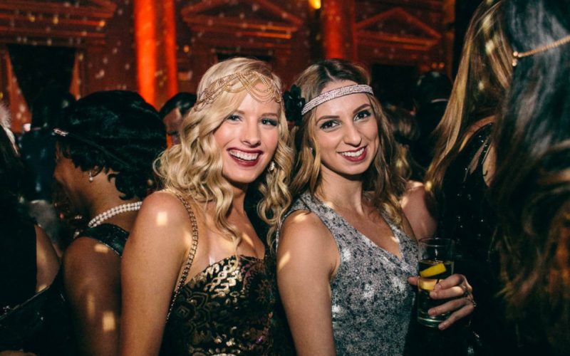 How Should I Dress For a Gatsby Party?