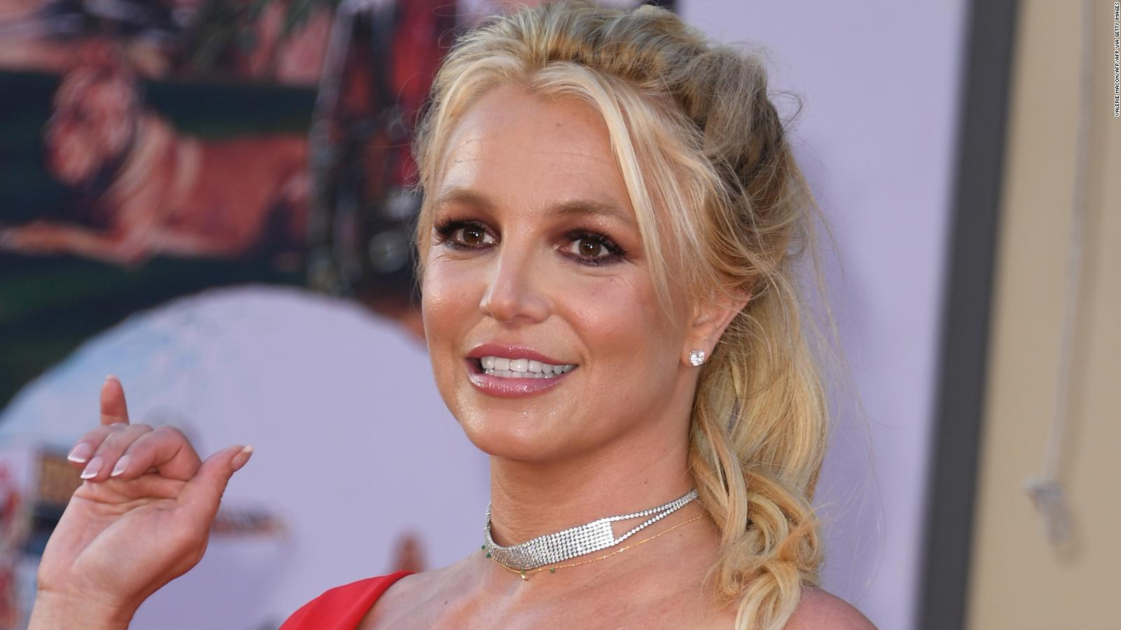 Britney Spears explains the reason behind her ‘topless’ posts