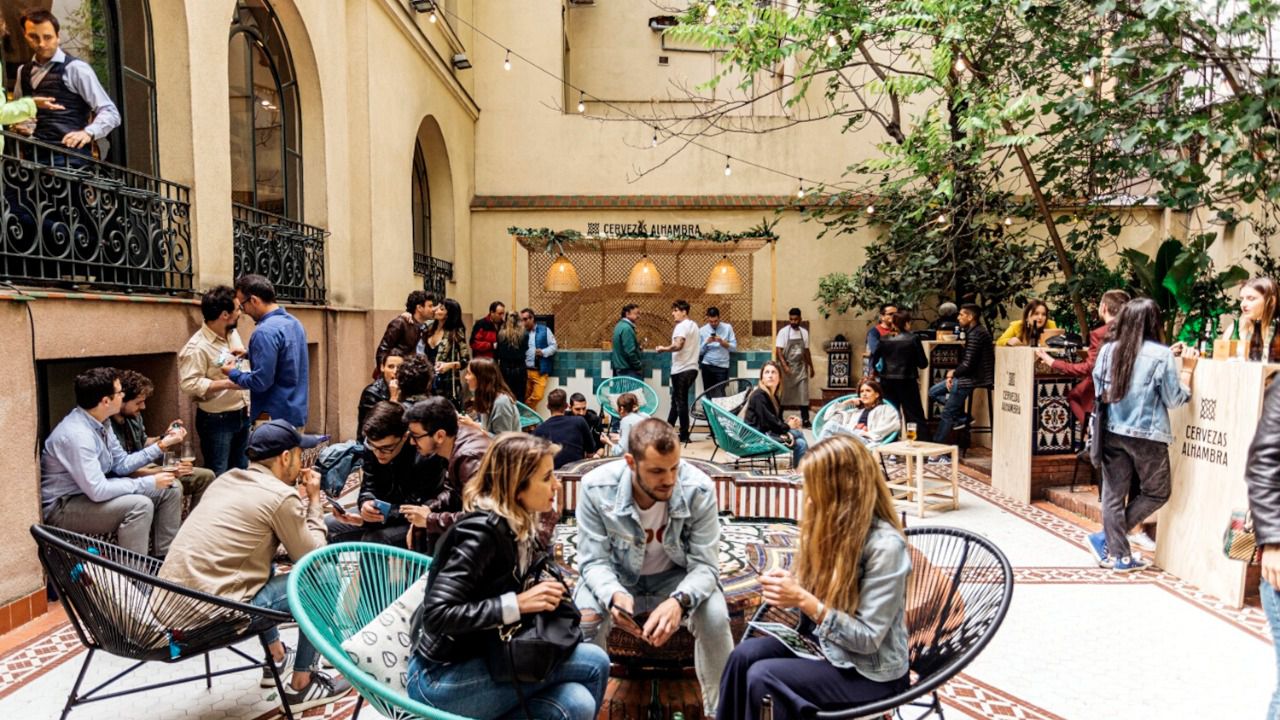 Cervezas Alhambra garden space, full of gastronomy, music, art and culture