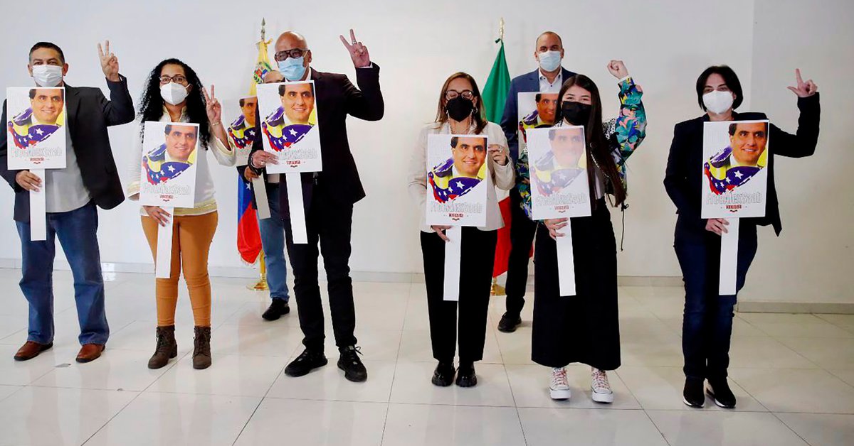 Chavista’s delegation arrived at the negotiating table in Mexico carrying posters calling for the release of Alex Saab, Maduro’s front man imprisoned for money laundering.