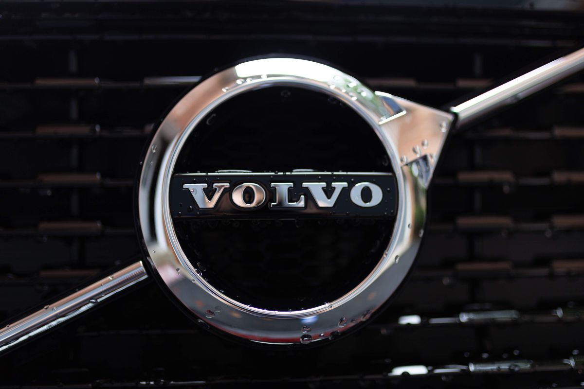 The new Volvo logo evokes a simpler design. 