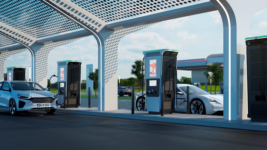 Introducing the world's fastest charging station: it will charge any electric car to 100% in less than 15 minutes (video)   