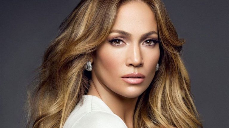 Jennifer Lopez rocks the nets and shows why she's one of the most ...