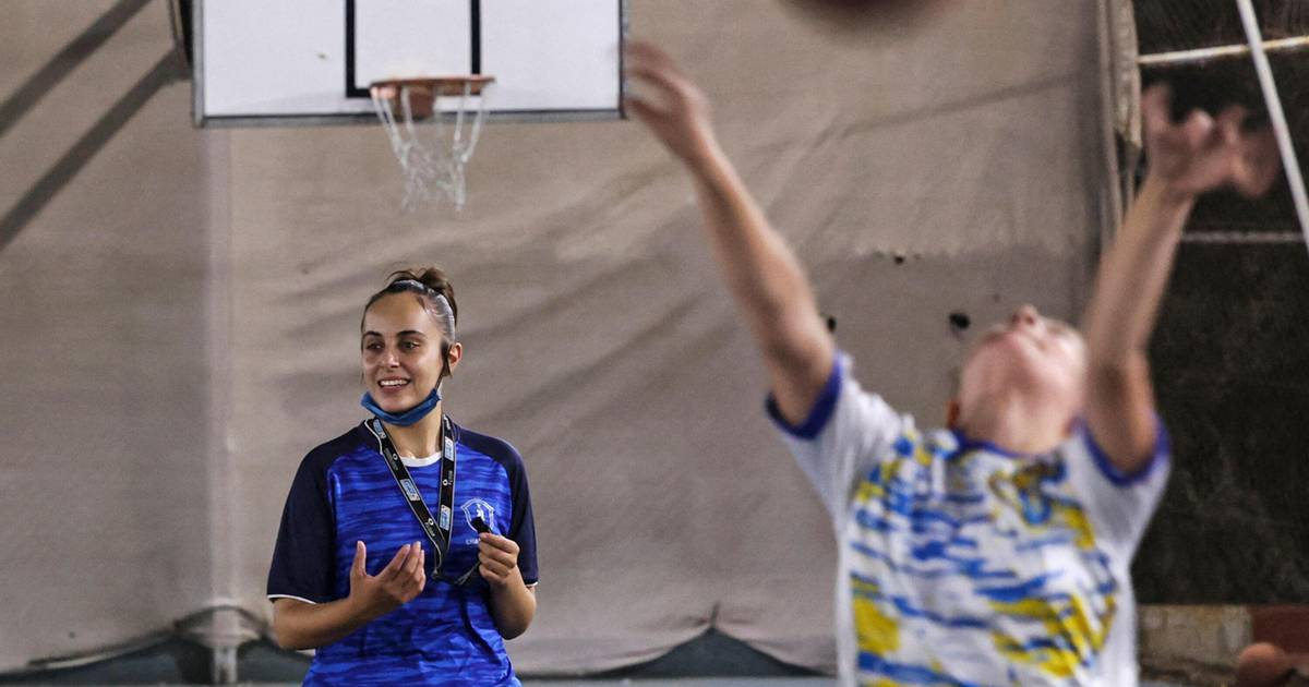 Al-Nasyoon / Amira Ismail, the first basketball referee in Gaza