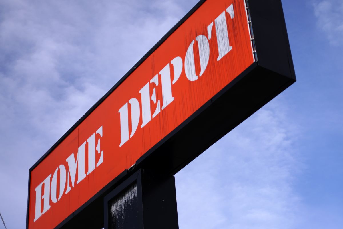 Authorities have arrested four suspects involved in the robbery at Los Angeles’ Home Depot