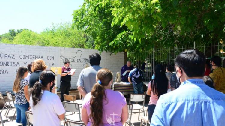 Caligero courtyard, a space to accompany people on the street