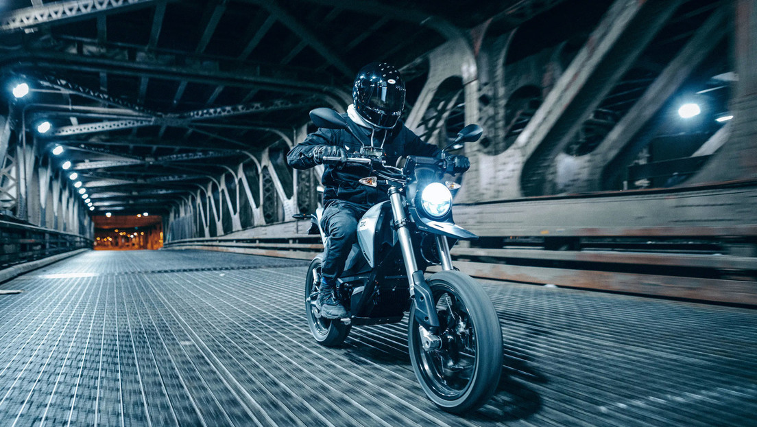 Introducing Zero’s 2022 SR electric motorcycle with speed updates that can be purchased through the ‘App’
