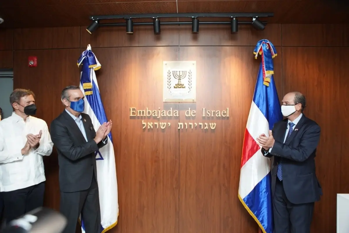 Israel opens a new embassy;  They will perform the trauma hospital in DR