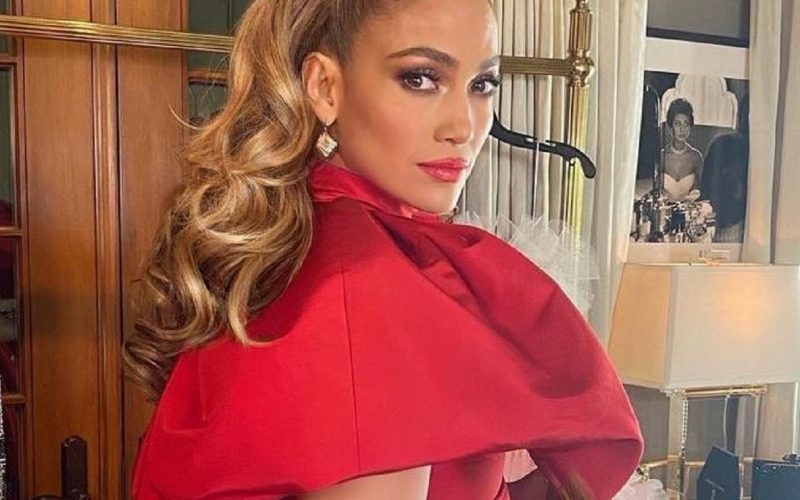 Jennifer Lopez looks more flirtatious and prettier than she did 20 years ago