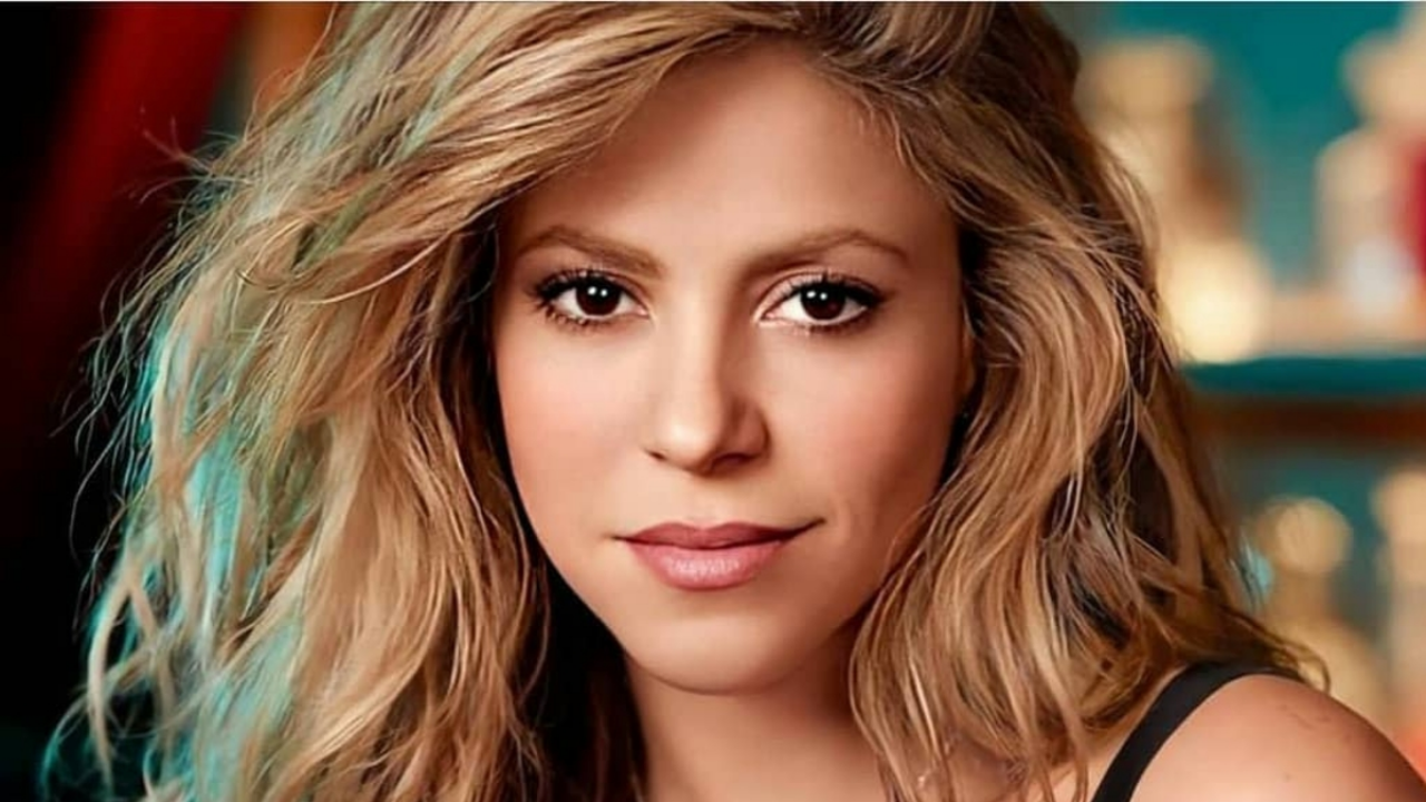 Shakira shared some pictures on Instagram and turned up the temperature with her beautiful personality