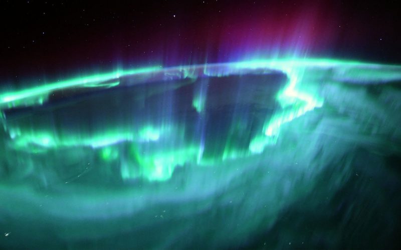 They capture dazzling green, ring-shaped aurora from space (photos)