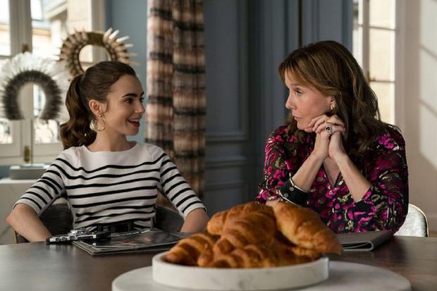 Emily and Sylvie talk about work on Season 2 of "Emily in Paris" (Photo: Netflix)