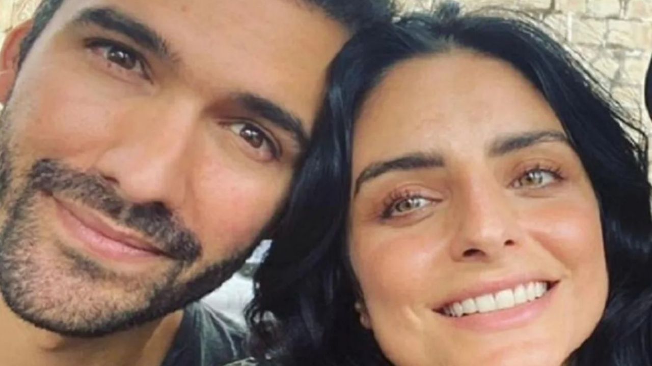 Aceline Derbez and Jonathan Cobain show off their love in a romantic postcard