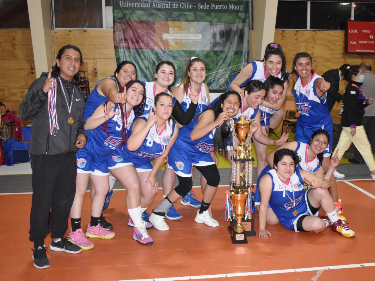 Puerto Varas Women’s Division won the UACH Basketball Championship, at the Puerto Montt headquarters