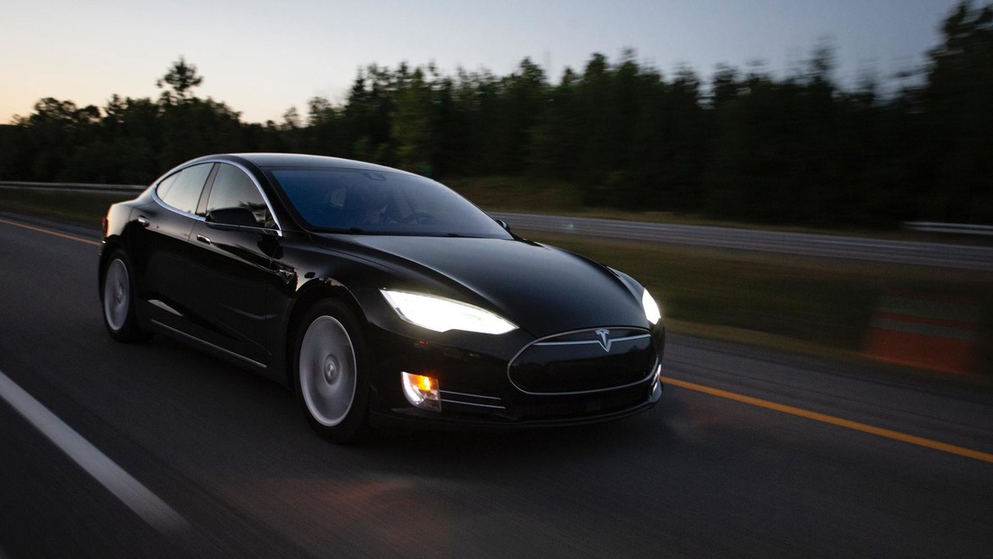 Video: Tesla accelerated with three propulsion motors and this was the result