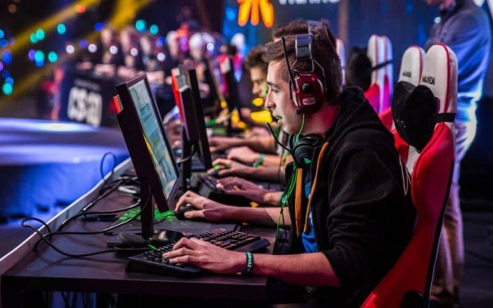 HOW MUCH DO PROFESSIONAL GAMERS EARN?