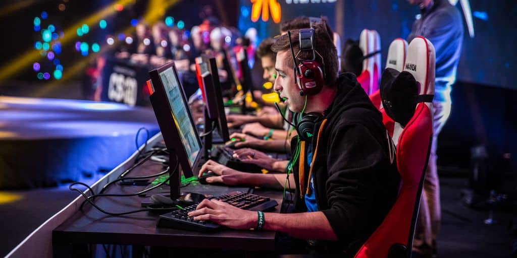 HOW MUCH DO PROFESSIONAL GAMERS EARN?