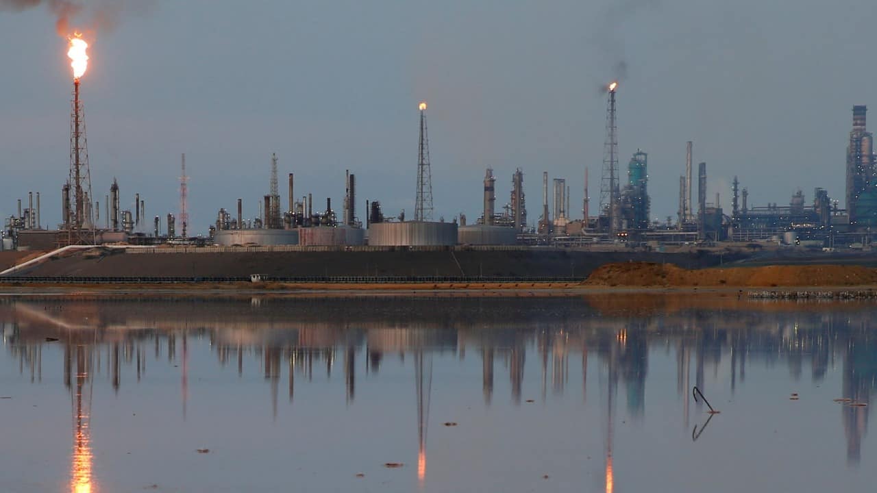 General view of the Amway refinery, in the state of Falcon (Venezuela), owned by PDVSA, in 2016.