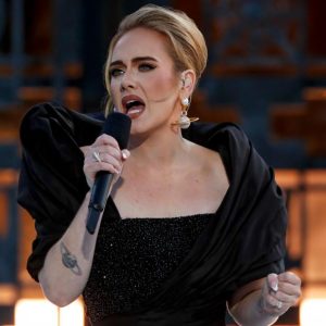 Adele announces the postponement of her concerts in Las Vegas
