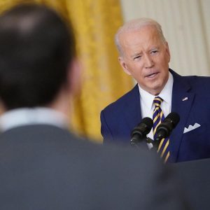 Los enemigos de EE.UU.  ponen a prueba a Joe Biden