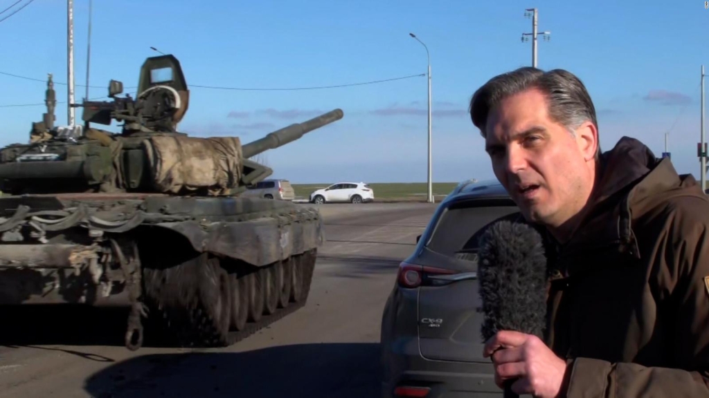 This is how Russian tanks pass by a CNN reporter