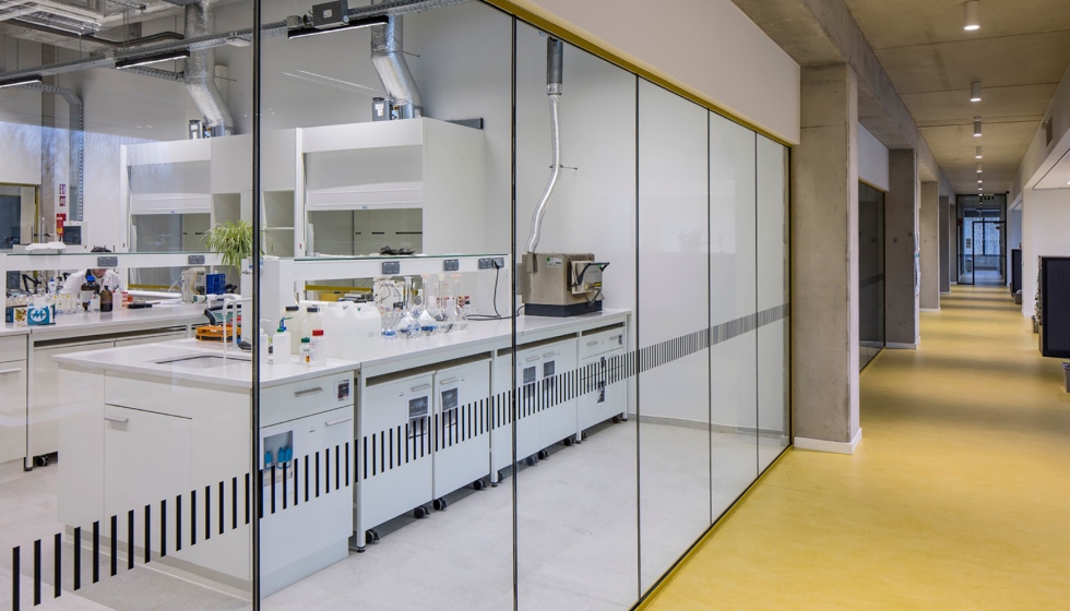 AGC presents its fire-resistant glass to the Science Tower of Hasselt University in Belgium