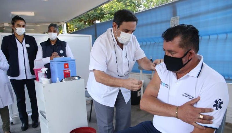 Health workers begin influenza vaccination