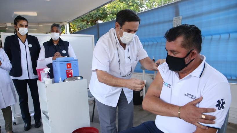 Health workers begin influenza vaccination
