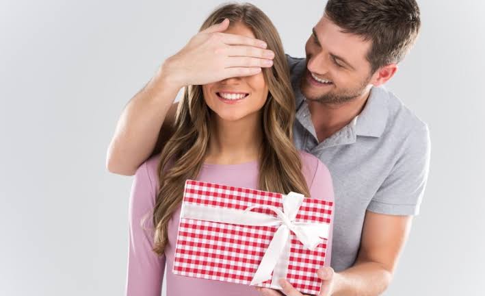 Gifts Your Girlfriend Will Love in 2022