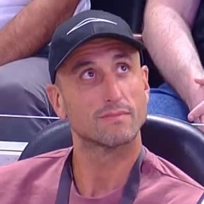 Court applause for Ginobili after entering the Hall of Fame
