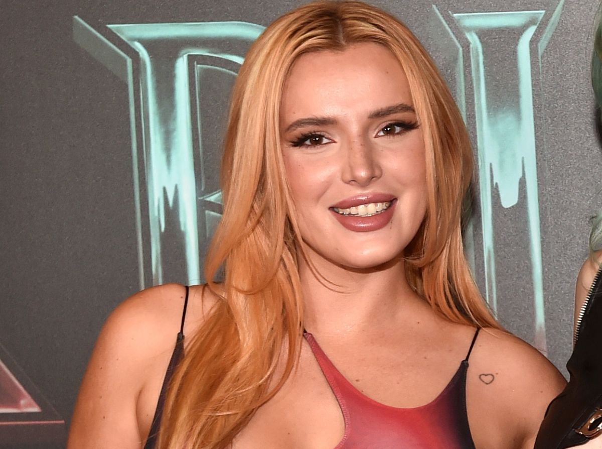 Bella Thorne turned up the temperature by wearing a printed dress that mimics being without clothes