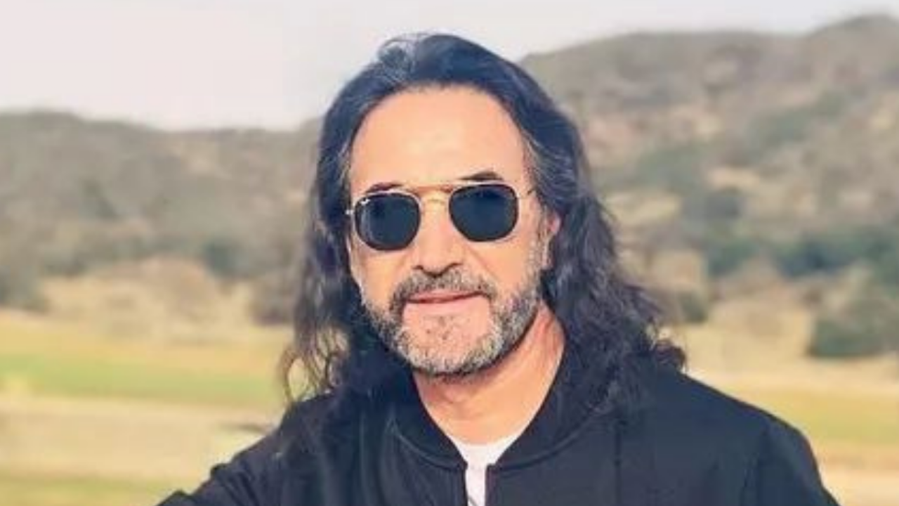 Learn about the humble childhood of Marco Antonio Solis