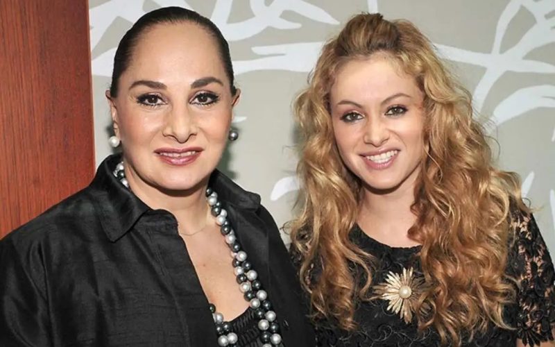 News that Paulina Rubio moves to her mother after being diagnosed with cancer