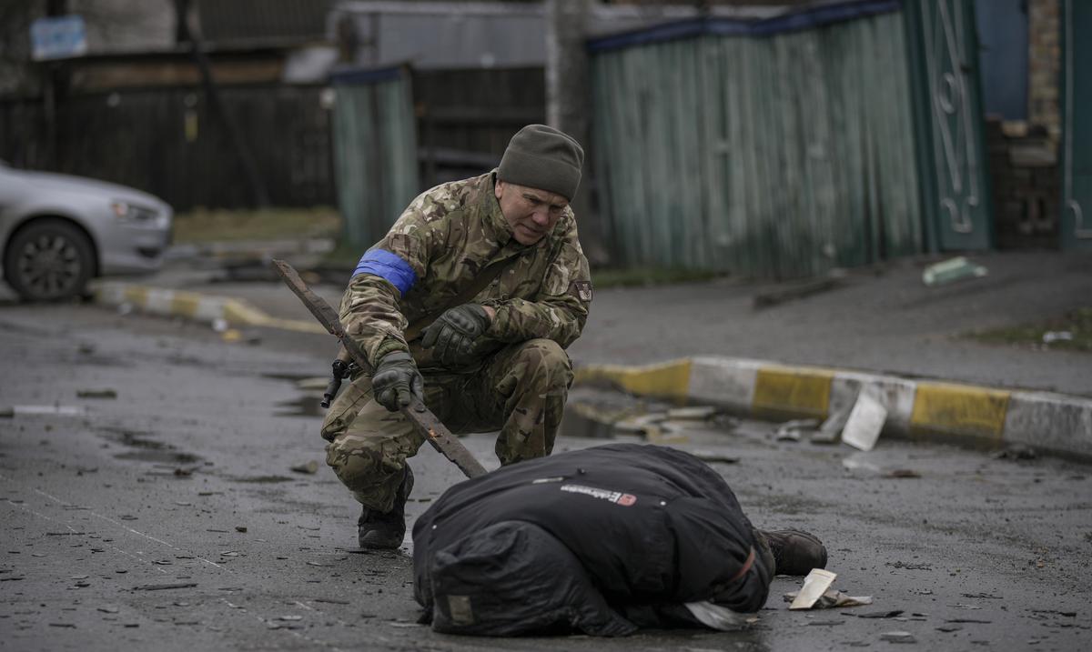 Ukrainian forces begin to retake the lands occupied by Russia after orders to withdraw from the Kyiv region