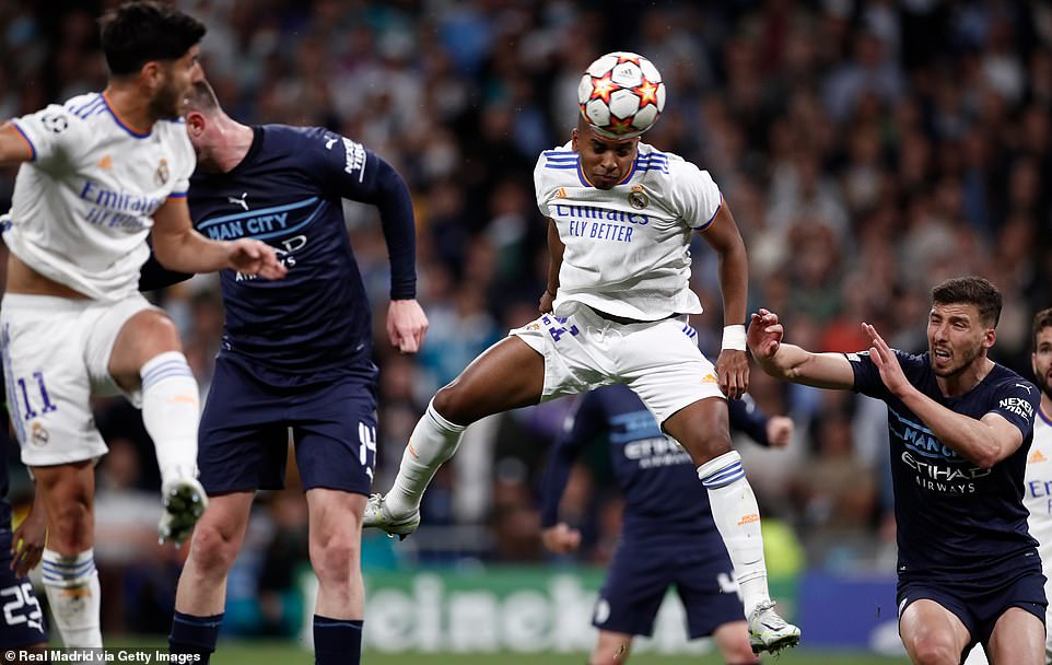 Manchester City maintained the lead until the 90th minute of the match when Rodrygo (on the ball) scored a stunning equalizer.