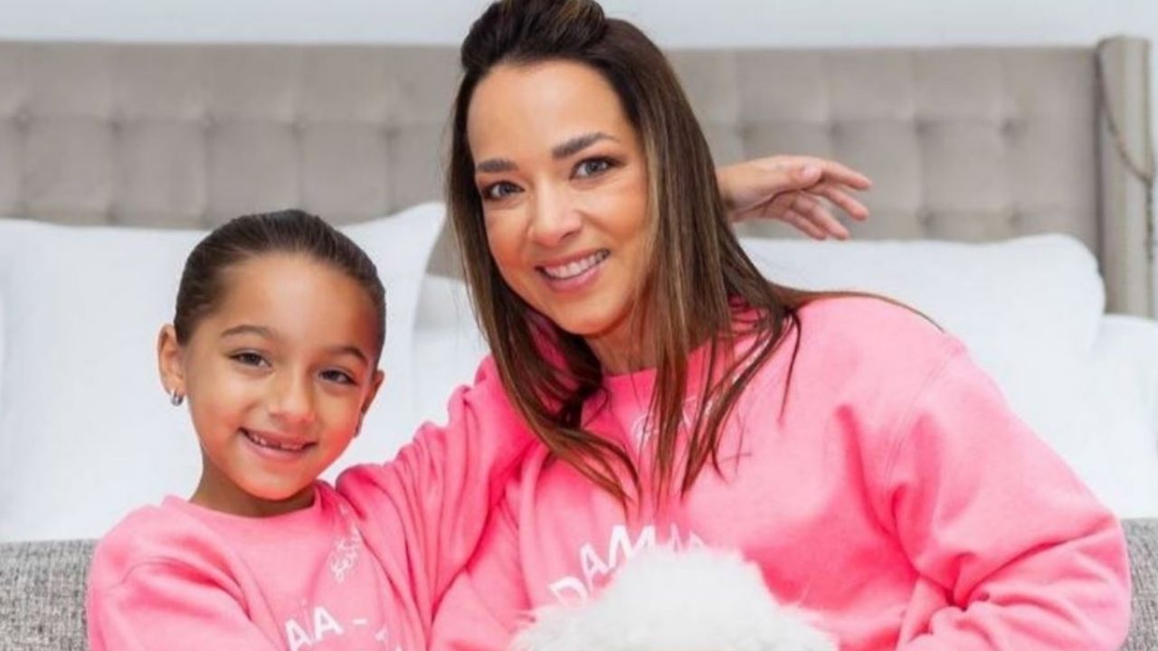 Adamari Lopez breaks down in tears when receiving gifts from her daughter Alaa on “Mother’s Day”