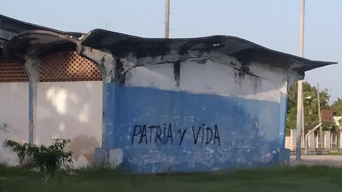 Even criminologists are mobilizing to write graffiti for “Patria y Vida” in Havana.