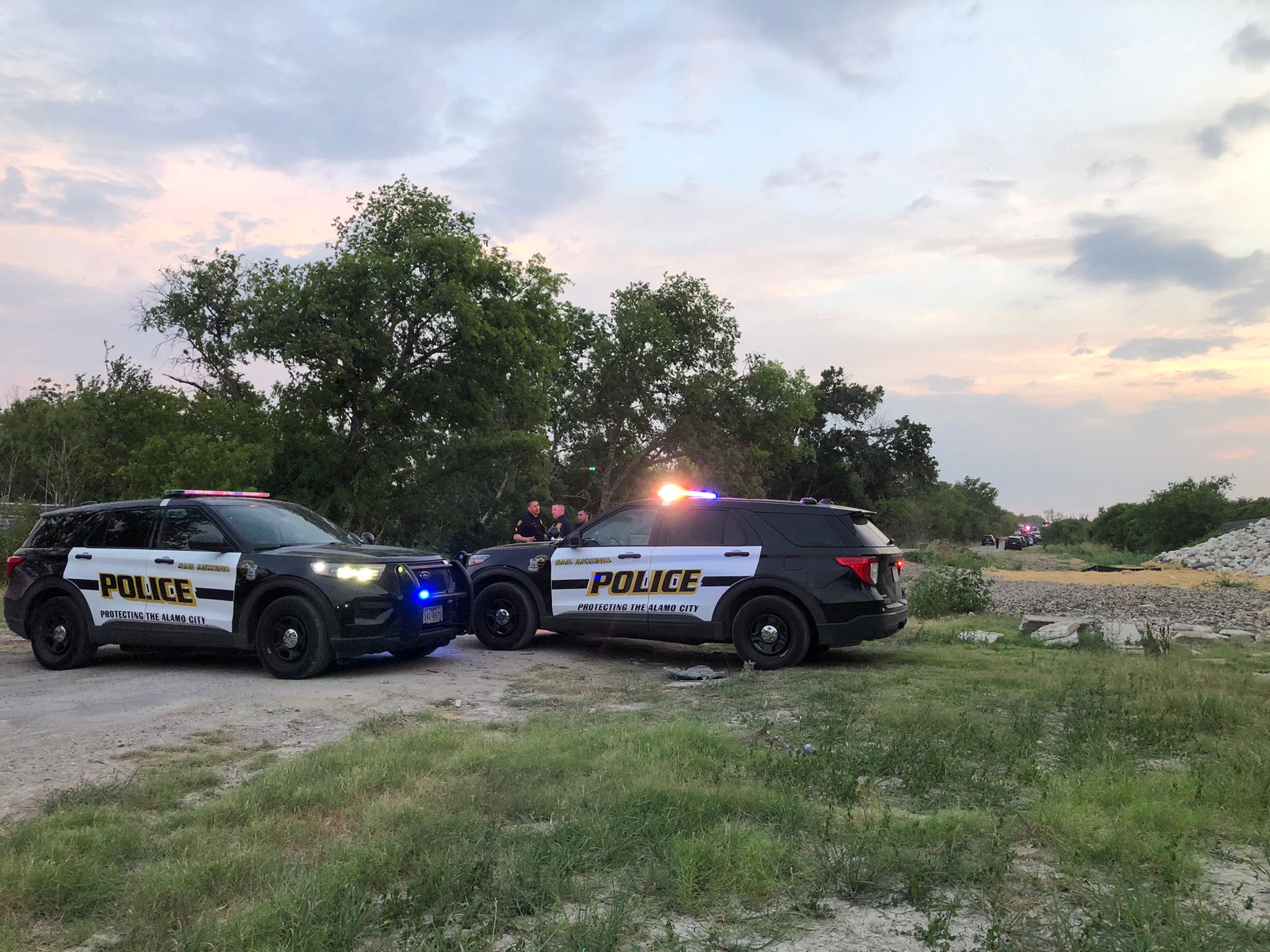 They confirm the discovery of 46 dead immigrants inside a truck in San Antonio: four children survive |  Univision 41 San Antonio KWEX